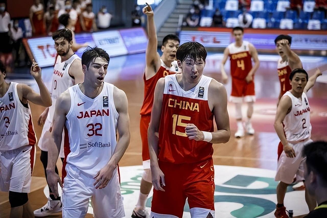 男篮vs日本直播间视频，一场球赛，两代人的青春记忆